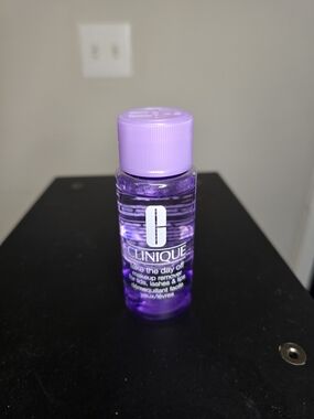 Clinique Take The Day Off Makeup Remover Bottle - Light Purple